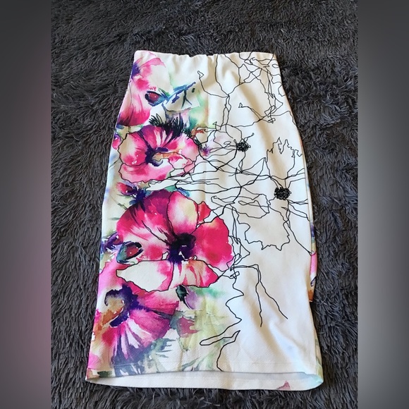 A3 Design Water Colour Floral Skirt Sm EUC - Picture 2 of 5